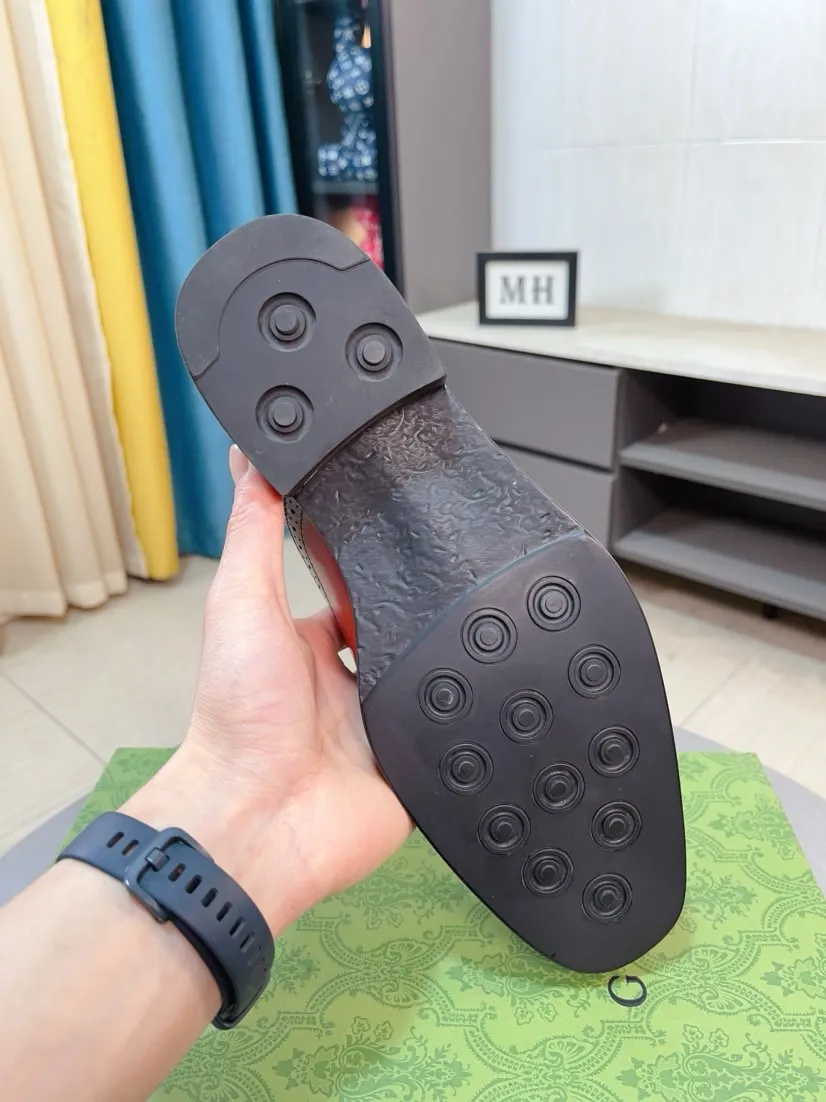 Factory price 500🌹🌹 [GUCCI Gucci] A new style of formal men's leather shoes is coming~ The original quality upper is made of cowhide imported from Italy + soft and delicate leather, comfortable and soft first-layer cowhide lining, rubber wear-resistant outsole, the shoe shape is dignified and domineering, and the luxury charm cannot be concealed! The natural and free nouveau riche leads the trend. Code number: 38-44